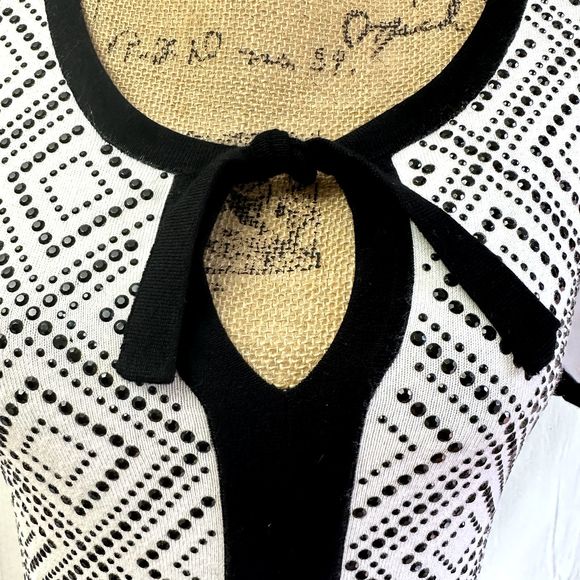 Leo Guy Womens Top SZ S Knit White Black Embellishments Short Sleeve Sweater - Picture 5 of 14